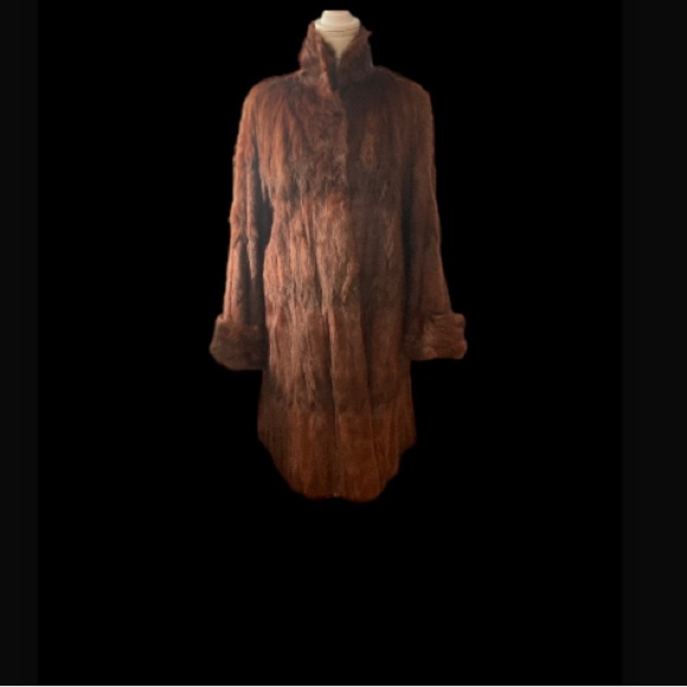 Luxurious Vintage Mob Wife Mink Coat